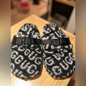 Brand new no box UGGs Fluff It Pop black/white